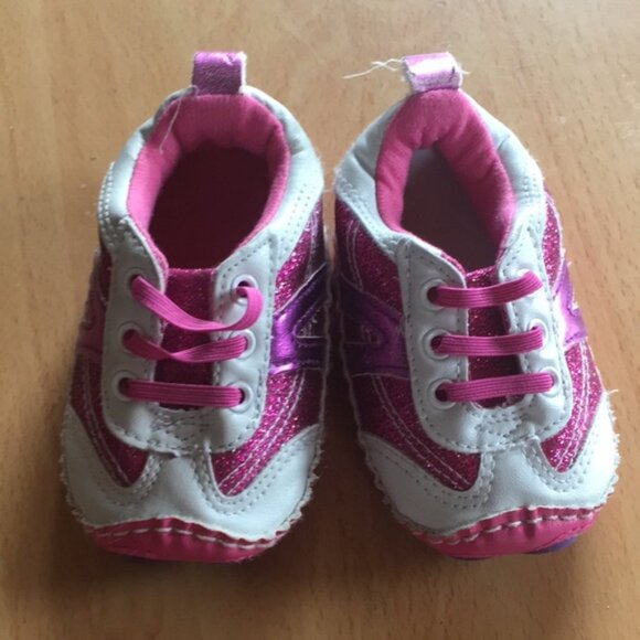 8/15 Pink & white slip on runners - Picture 1 of 4